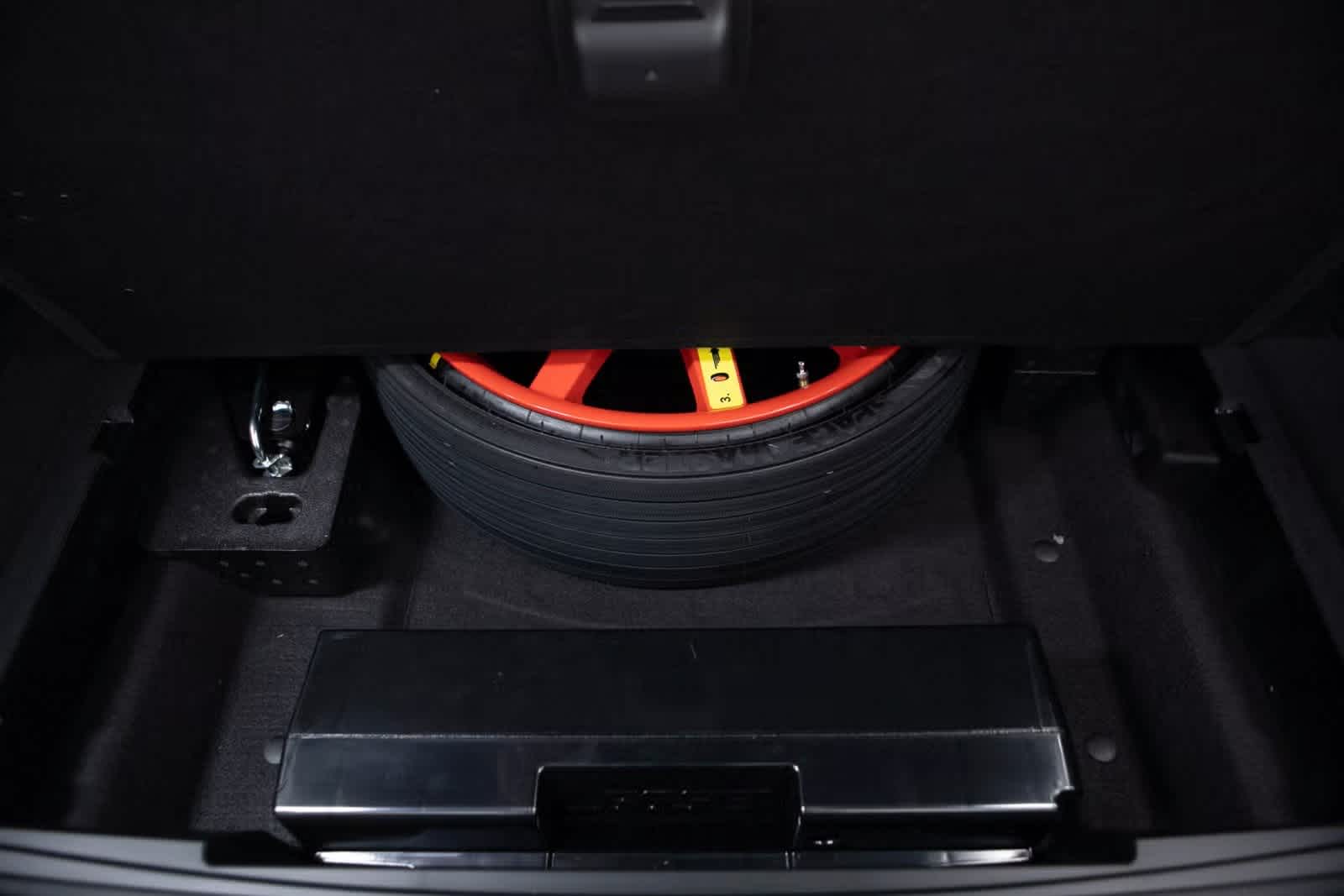 Thumbnail: 2025 Porsche Macan - 32