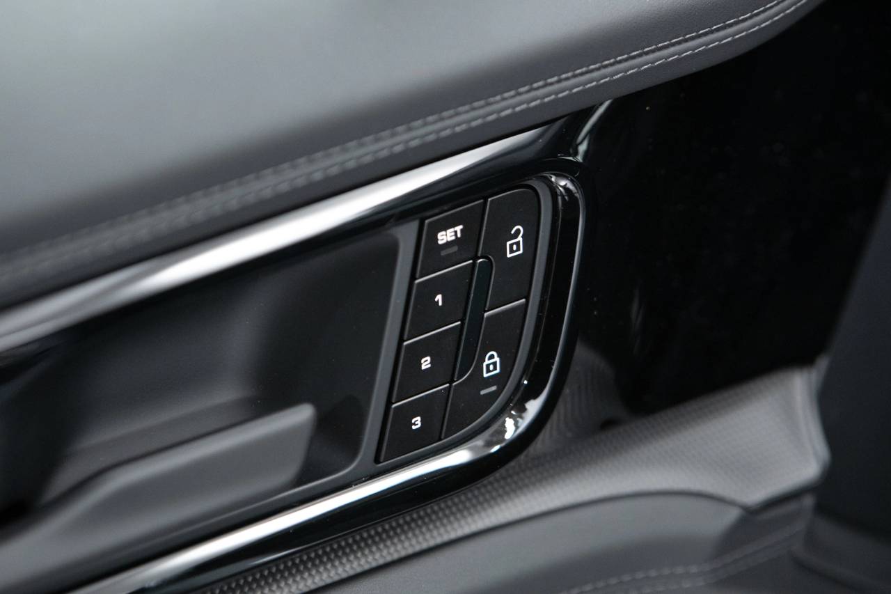 Thumbnail: 2026 Porsche Panamera - 26