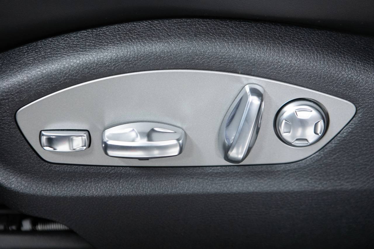 Thumbnail: 2026 Porsche Macan - 24