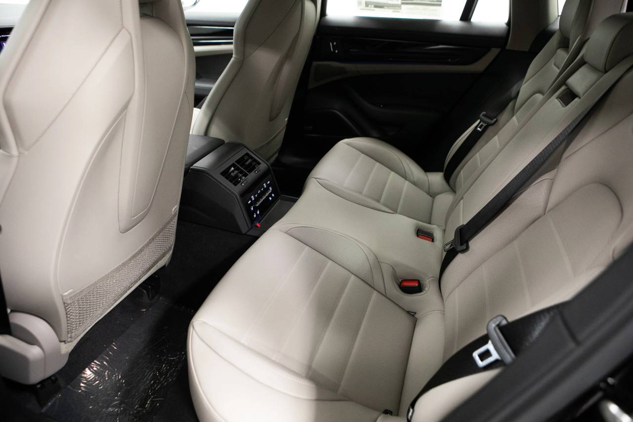 Thumbnail: 2026 Porsche Panamera - 35