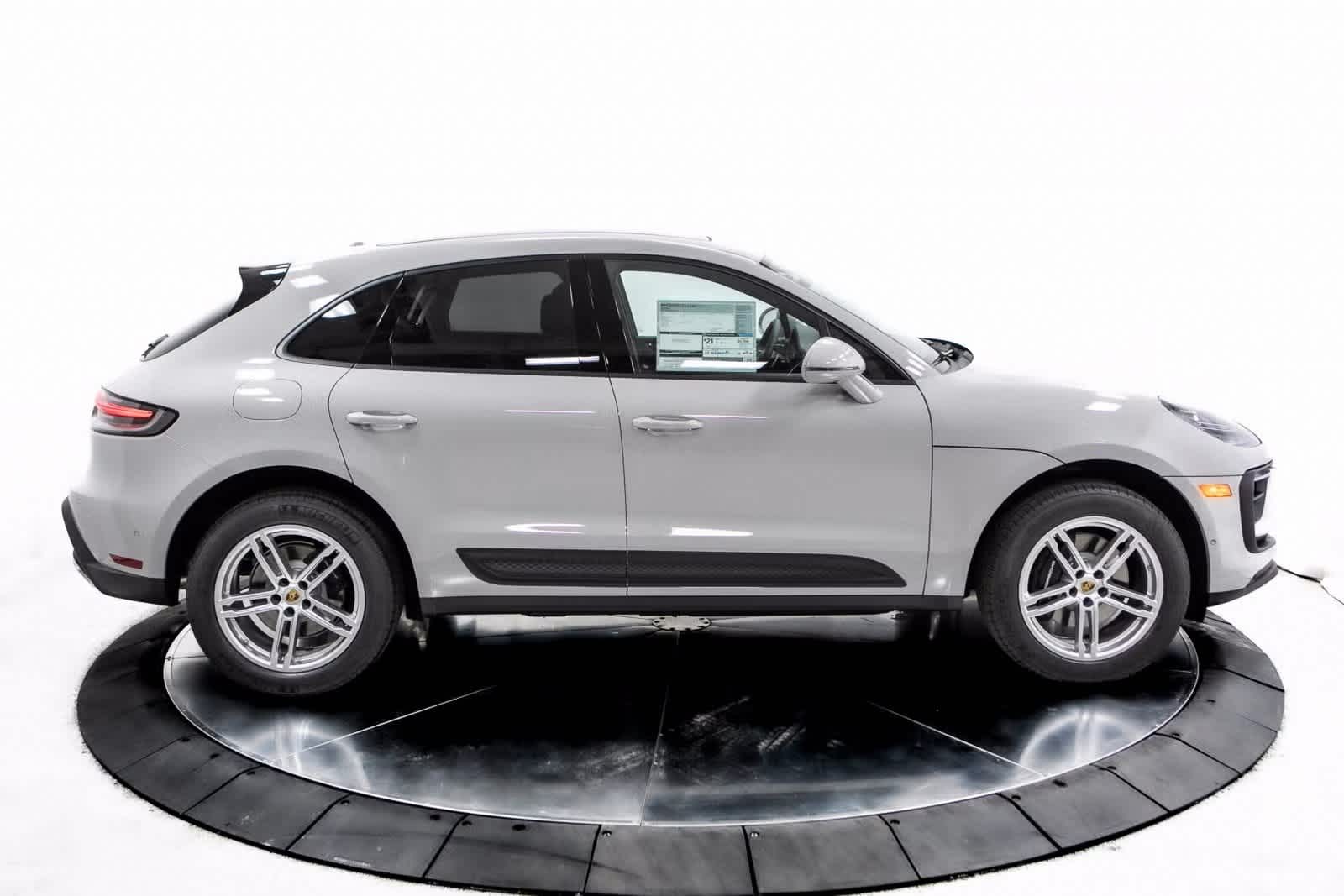 Thumbnail: 2025 Porsche Macan - 8