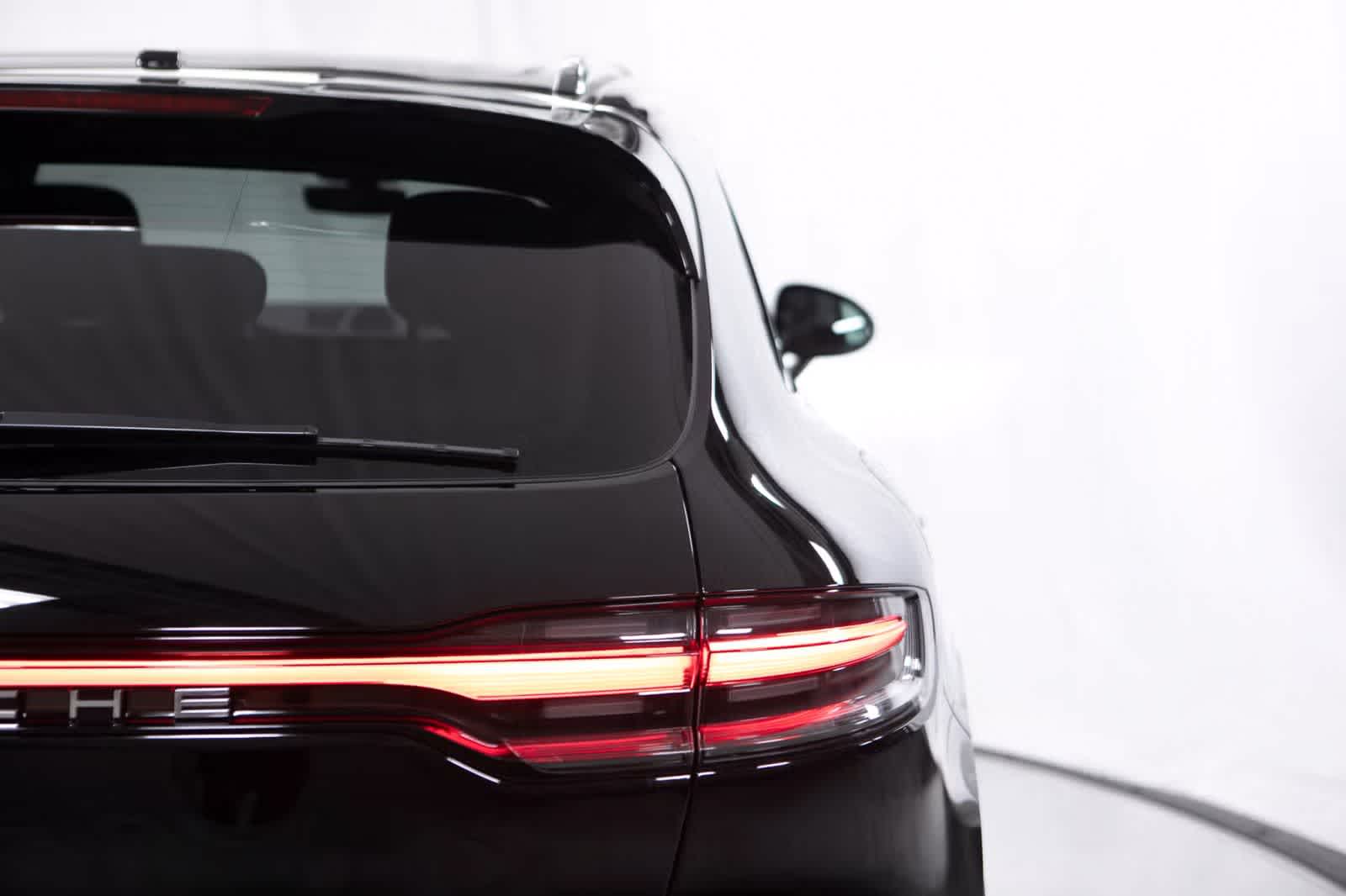 Thumbnail: 2026 Porsche Macan - 20