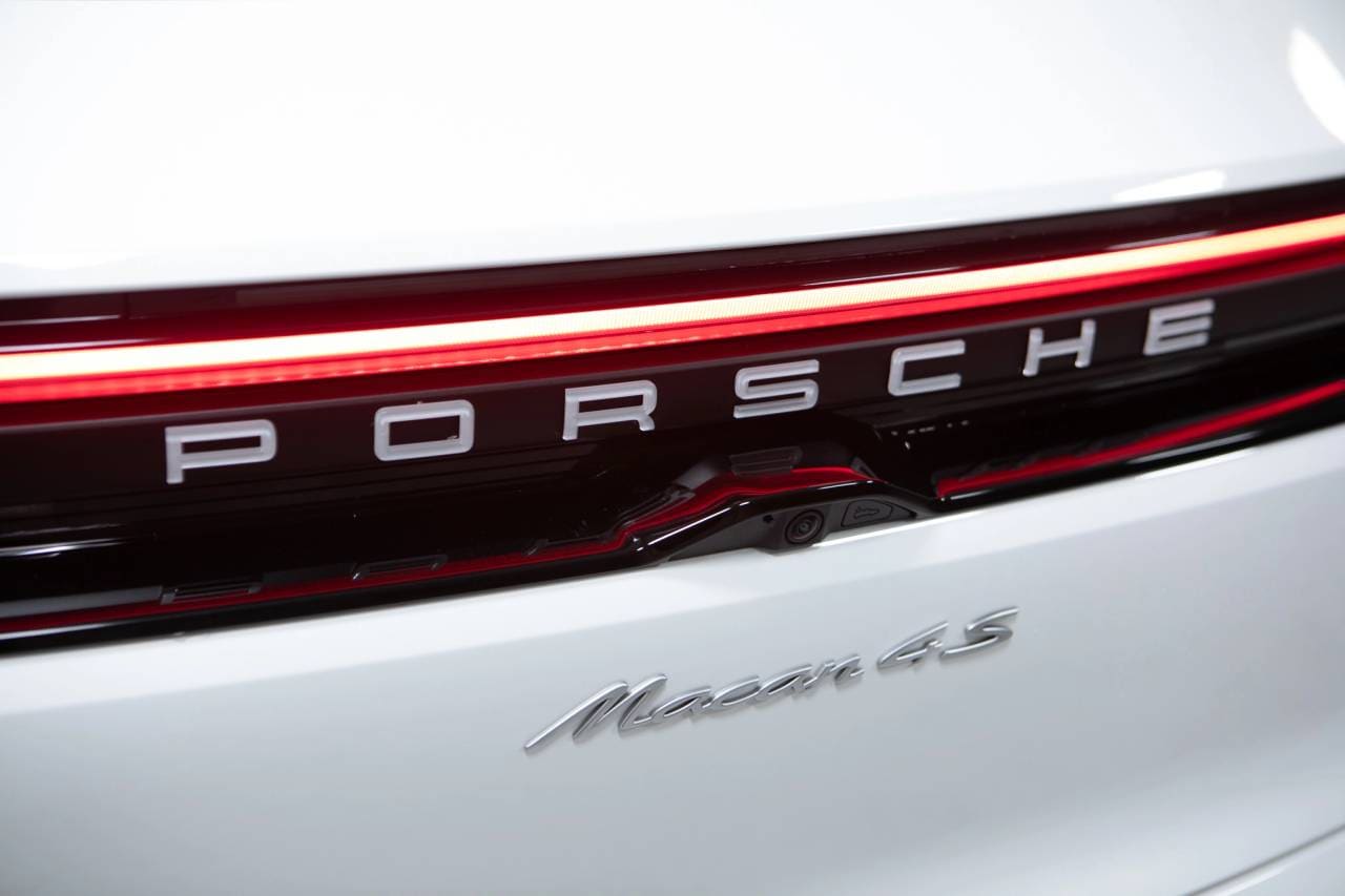 Thumbnail: 2026 Porsche Macan - 16