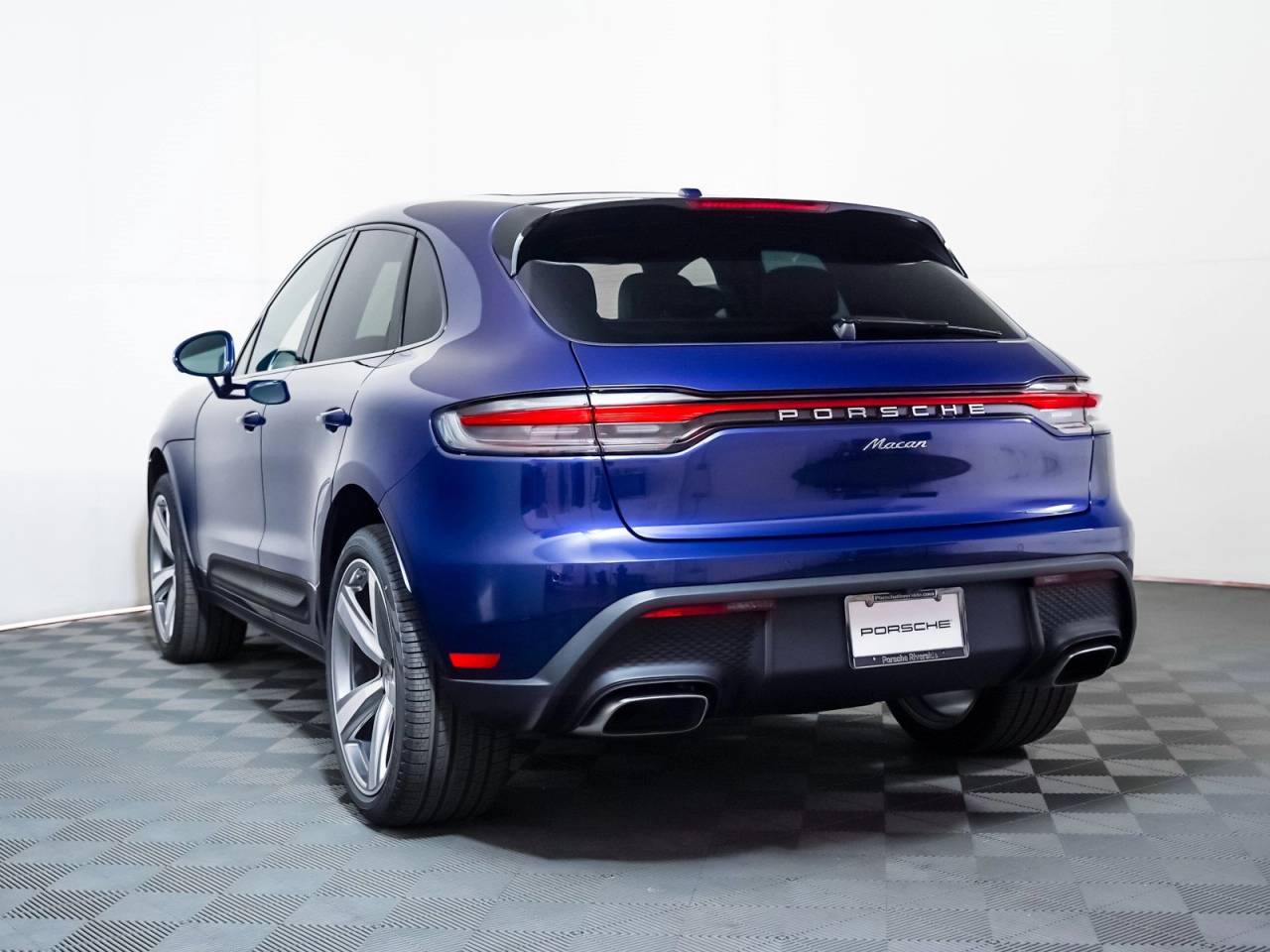 Thumbnail: 2025 Porsche Macan - 3