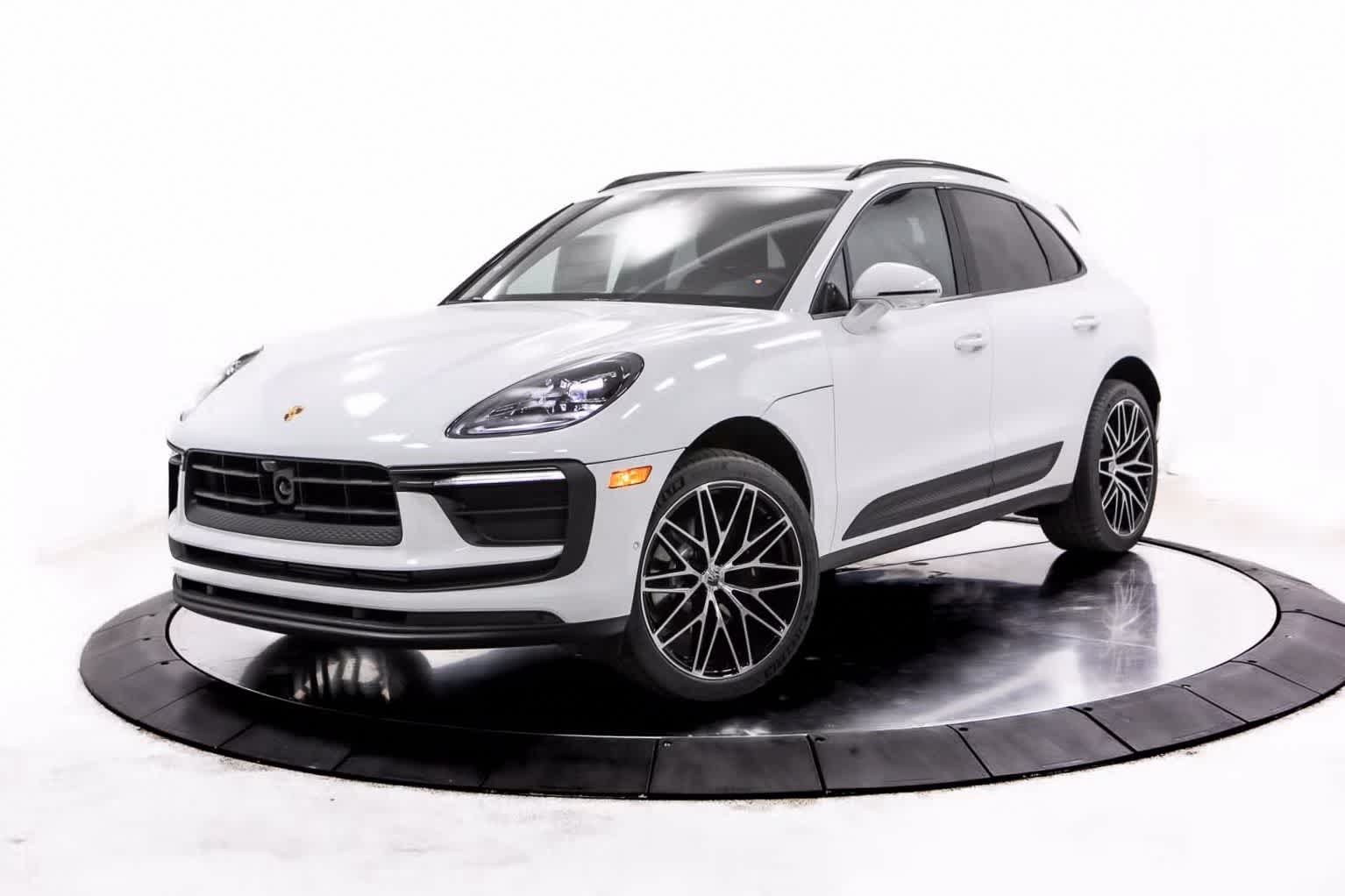 Thumbnail: 2025 Porsche Macan - 1