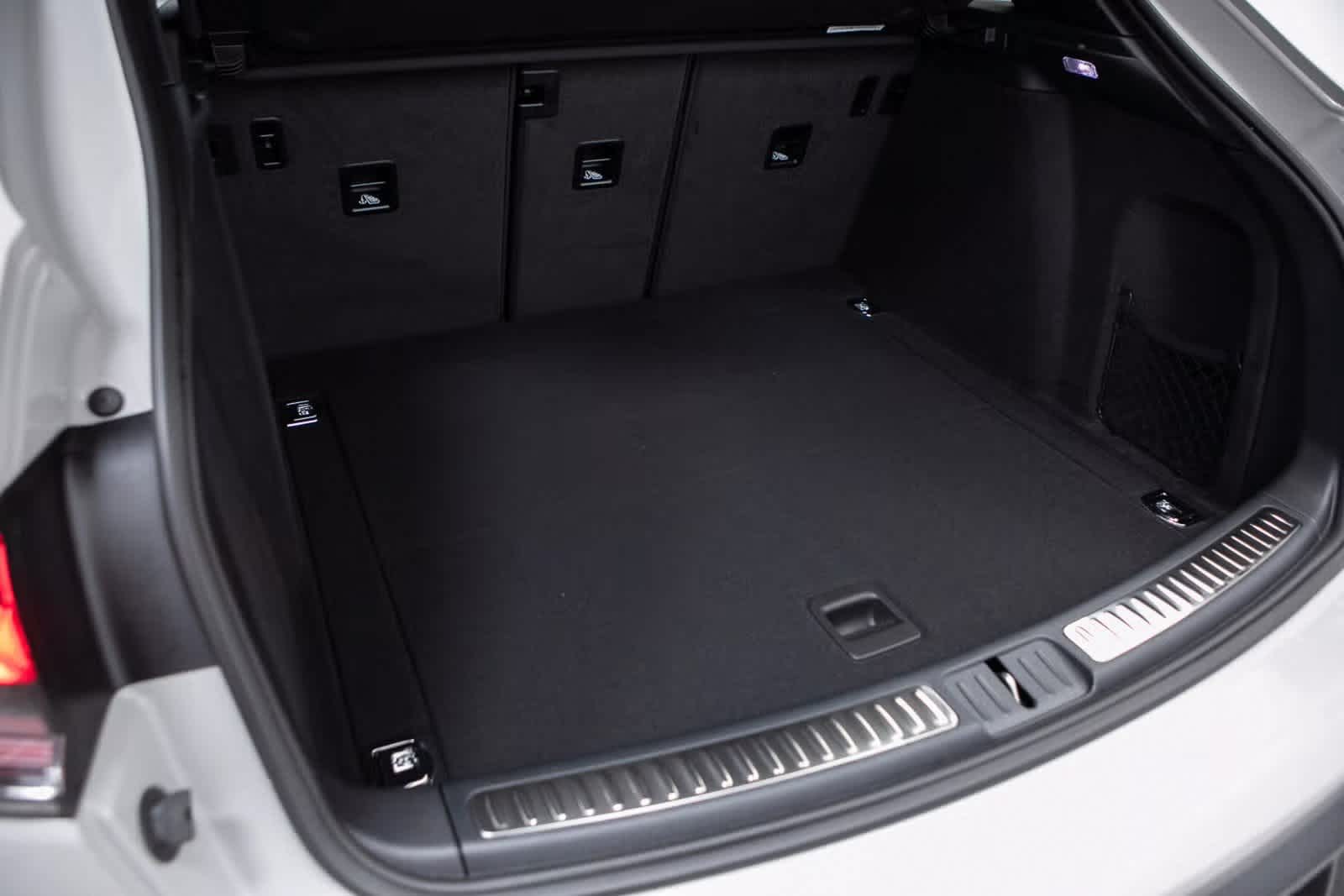 Thumbnail: 2025 Porsche Macan - 31