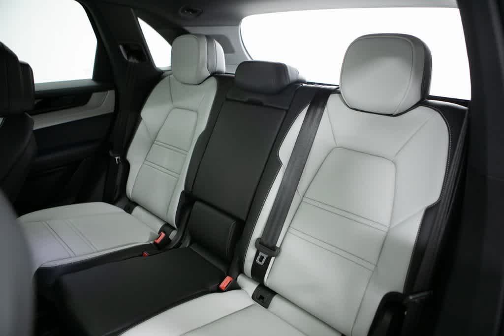 Thumbnail: 2025 Porsche Cayenne - 35