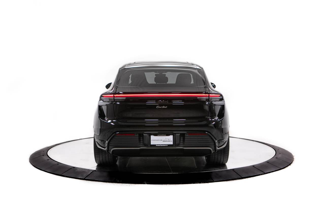 Thumbnail: 2026 Porsche Macan - 6