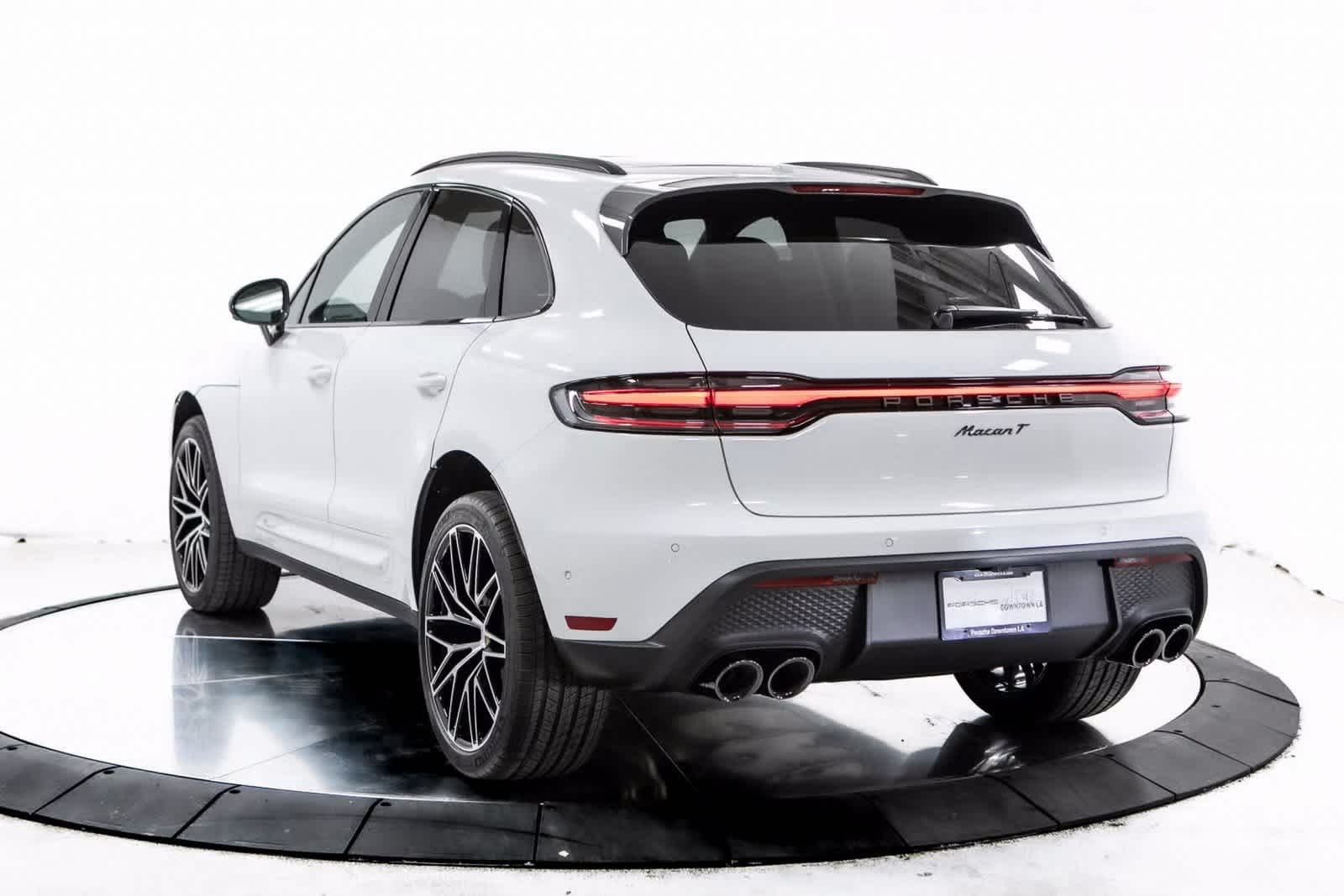 Thumbnail: 2025 Porsche Macan - 3