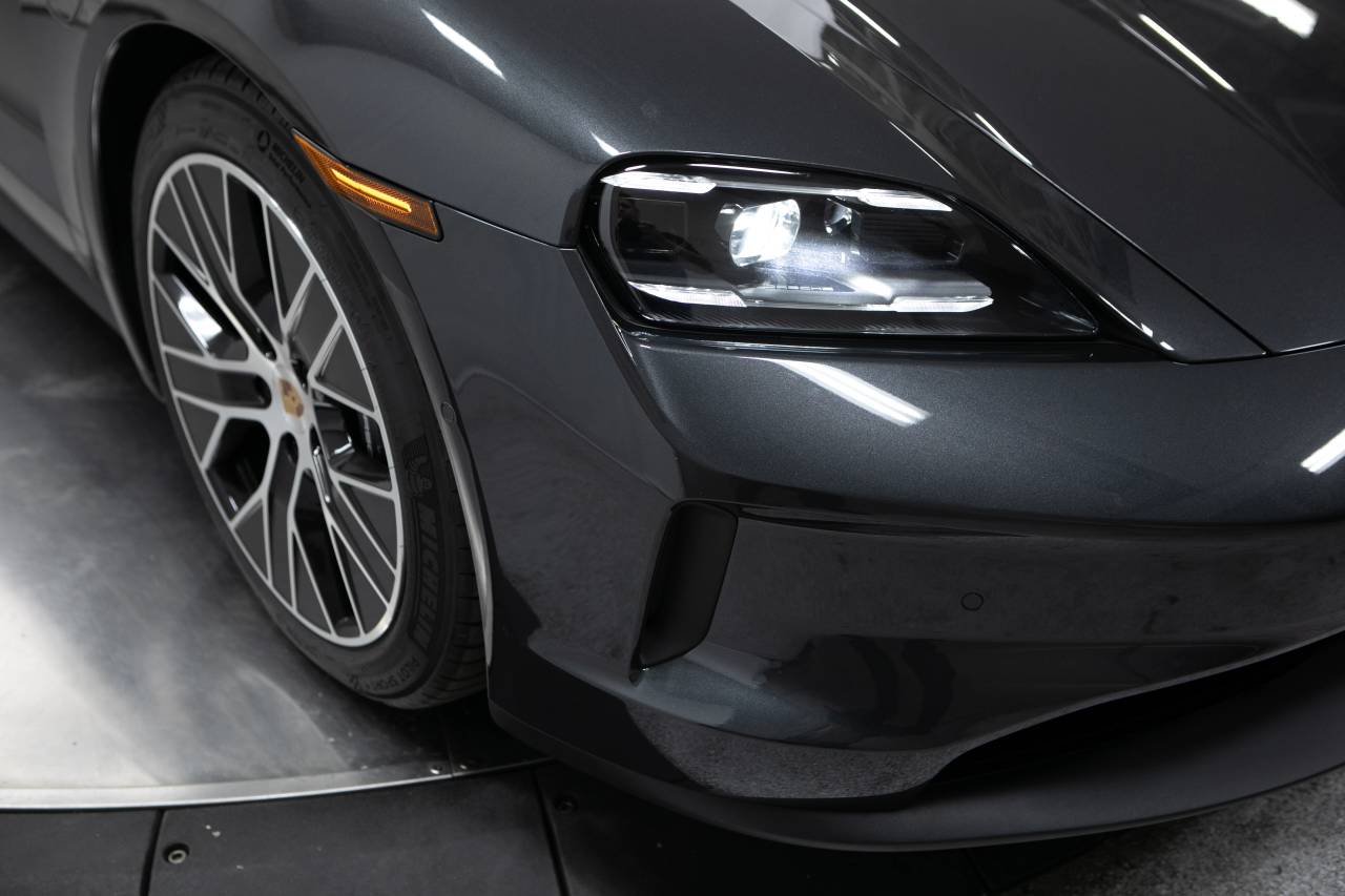 Thumbnail: 2025 Porsche Taycan - 14