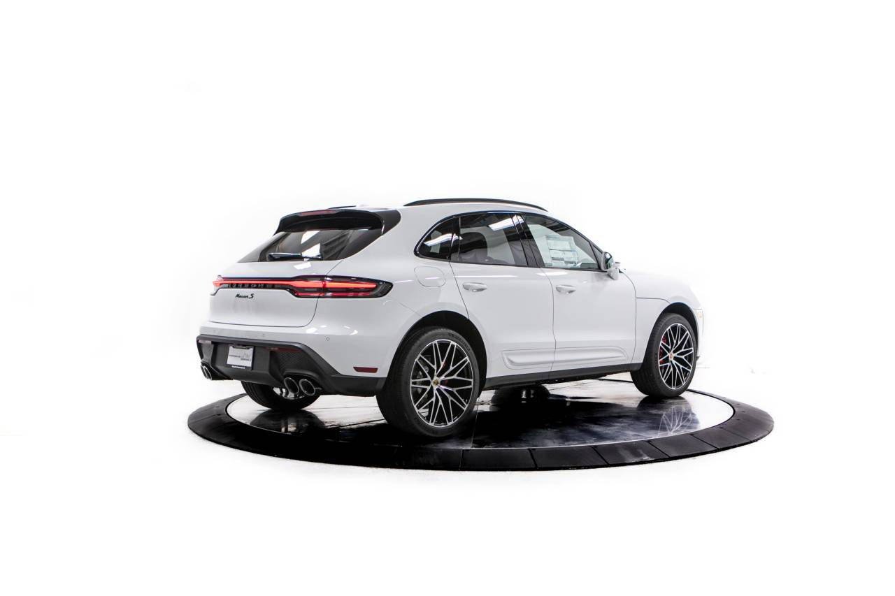 Thumbnail: 2026 Porsche Macan - 7