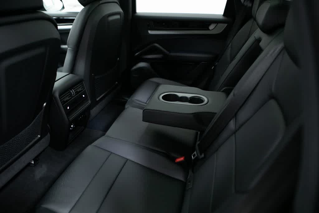 Thumbnail: 2025 Porsche Cayenne - 33