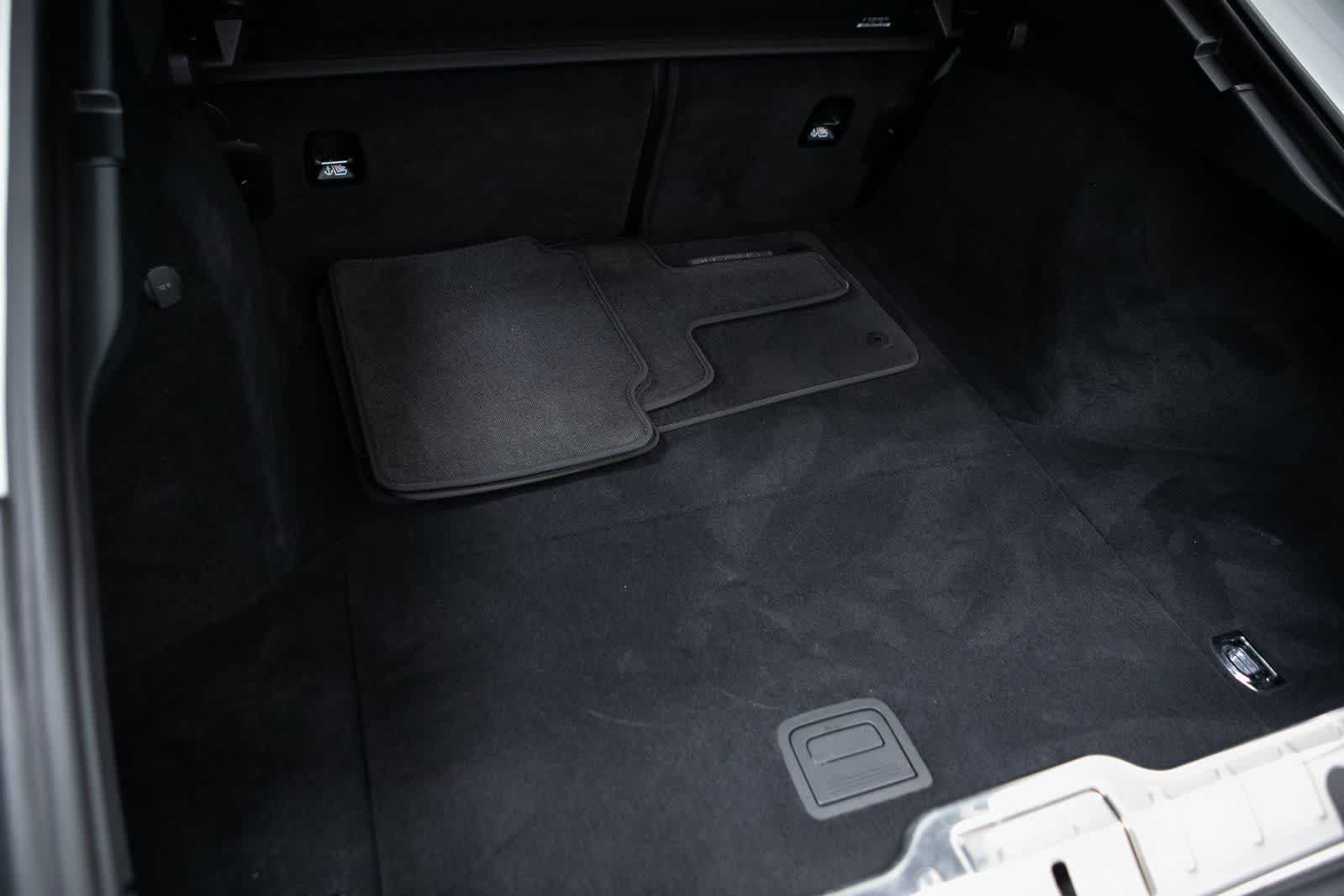 Thumbnail: 2023 Porsche Panamera - 31