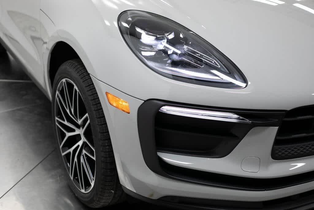 Thumbnail: 2025 Porsche Macan - 12