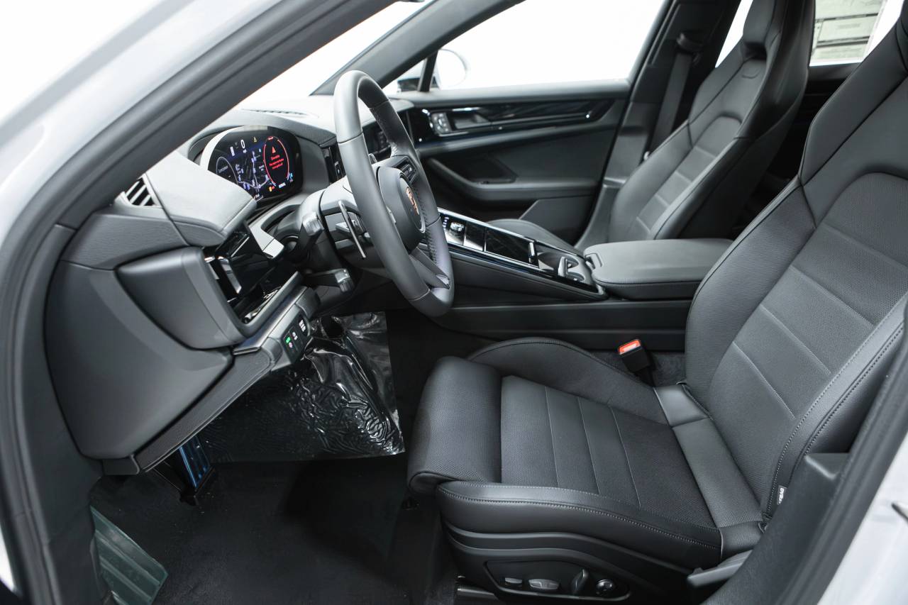 Thumbnail: 2026 Porsche Panamera - 23