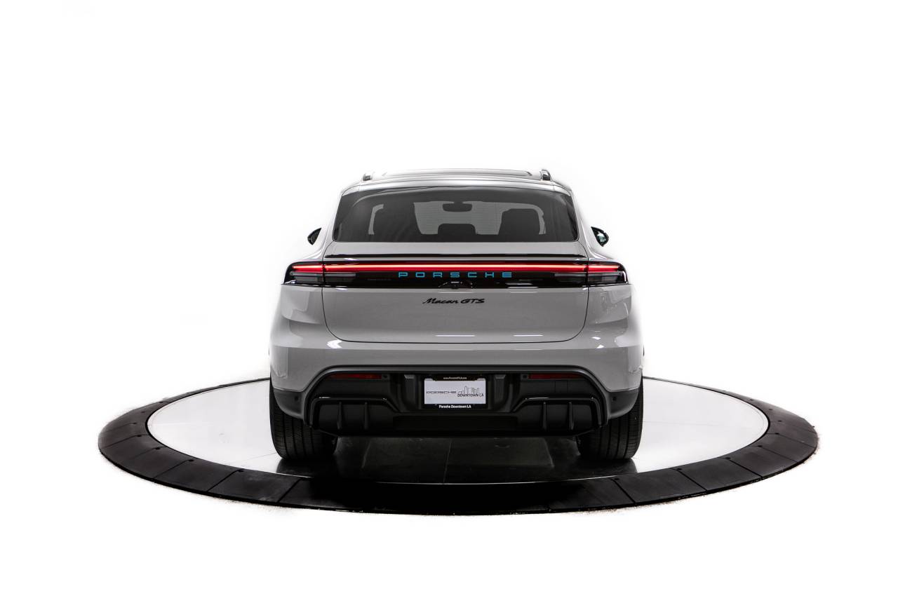 Thumbnail: 2026 Porsche Macan - 6