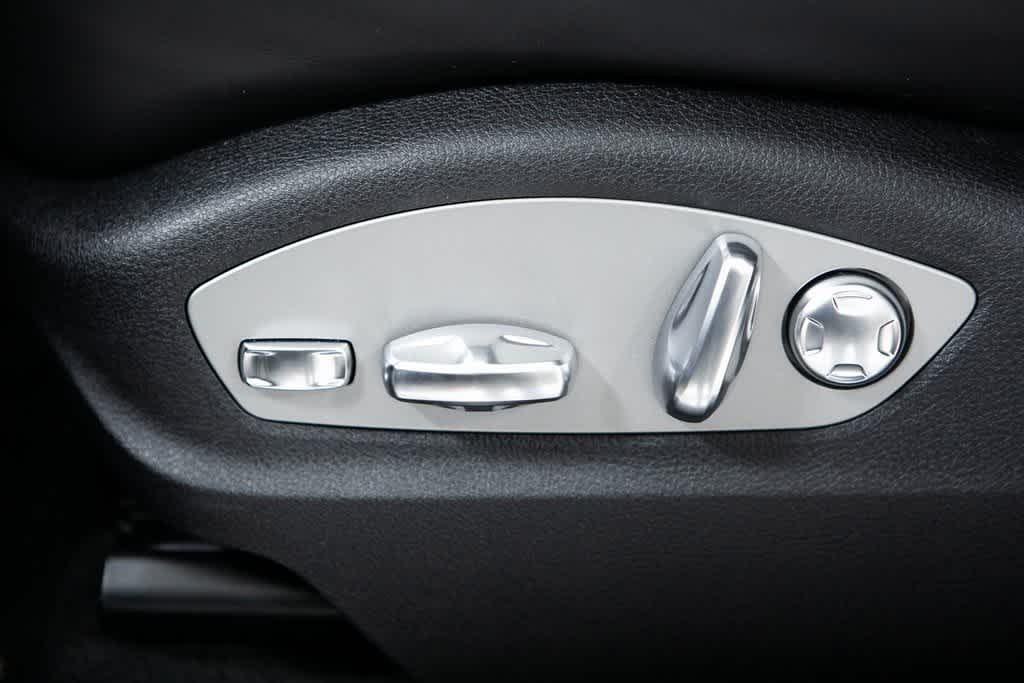Thumbnail: 2025 Porsche Macan - 24