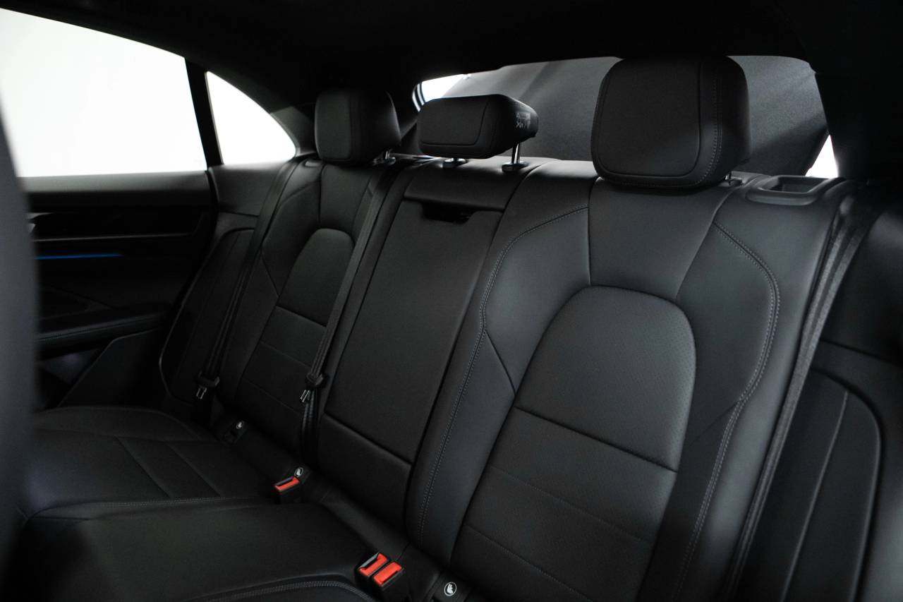 Thumbnail: 2026 Porsche Macan - 36