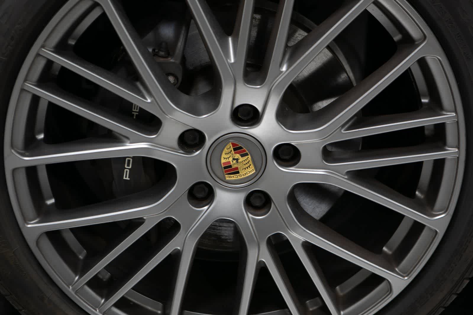 Thumbnail: 2023 Porsche Panamera - 11