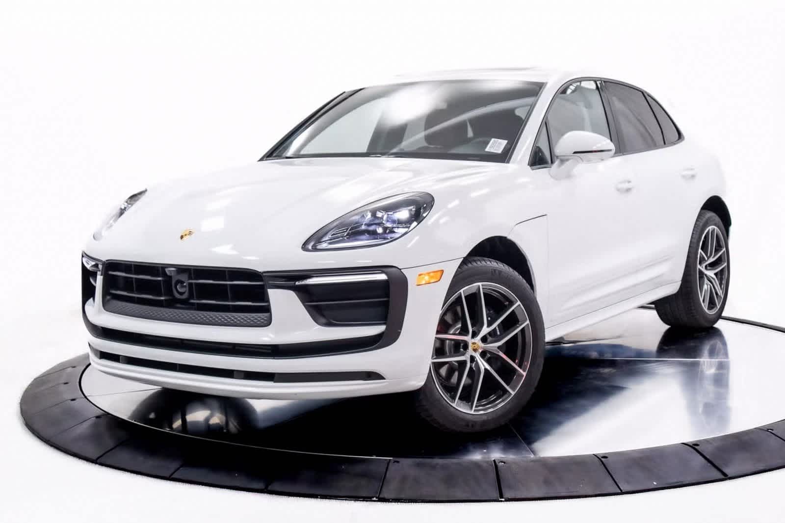 2025 Porsche Macan Base
