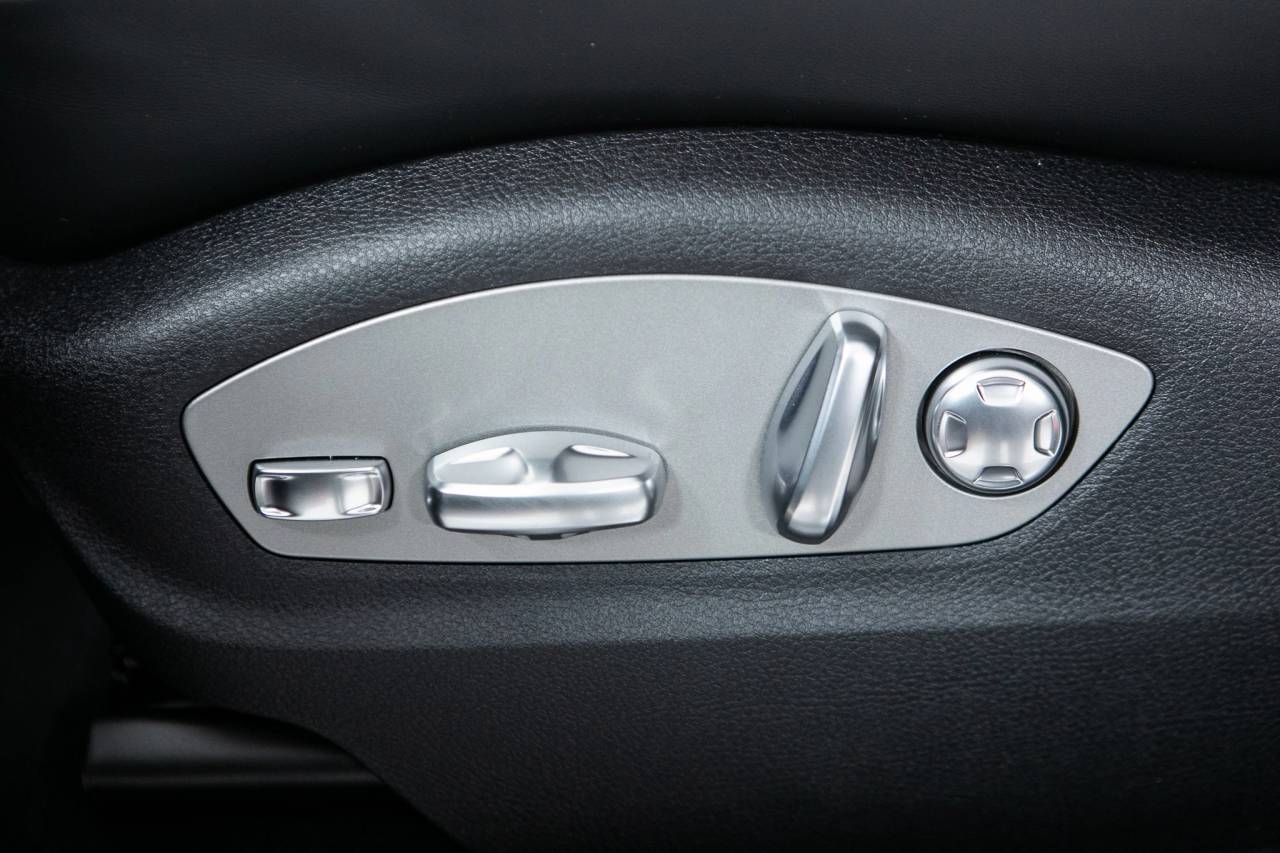 Thumbnail: 2026 Porsche Macan - 24