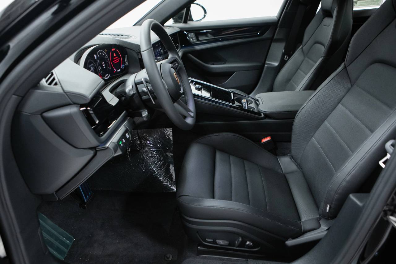 Thumbnail: 2026 Porsche Panamera - 23