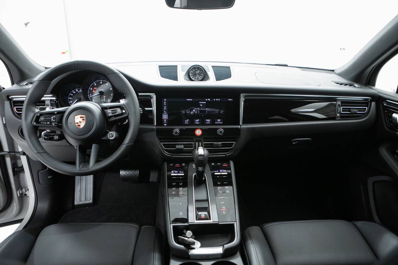 Thumbnail: 2026 Porsche Macan - 20