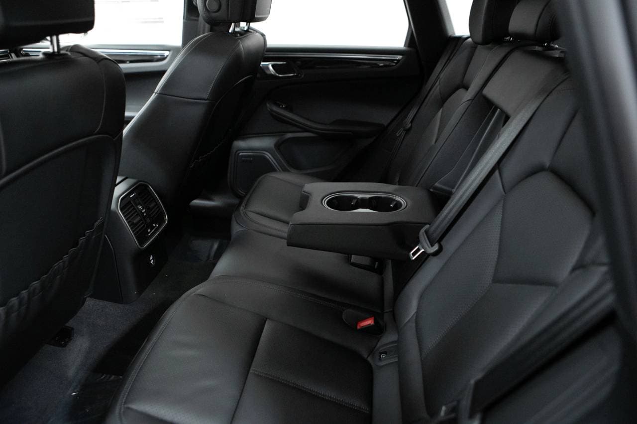 Thumbnail: 2026 Porsche Macan - 36