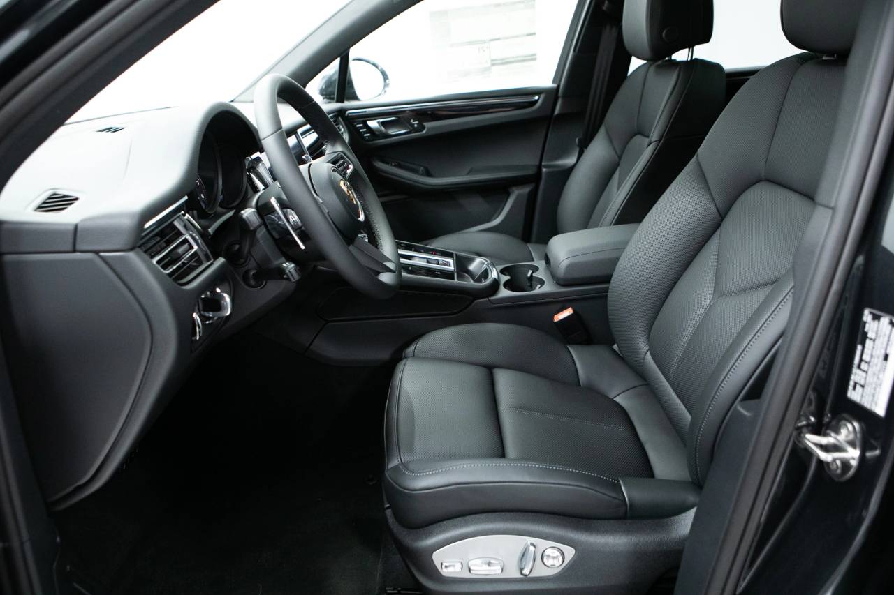 Thumbnail: 2026 Porsche Macan - 23