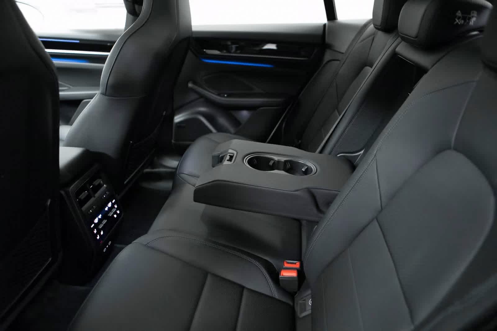 Thumbnail: 2025 Porsche Macan - 27