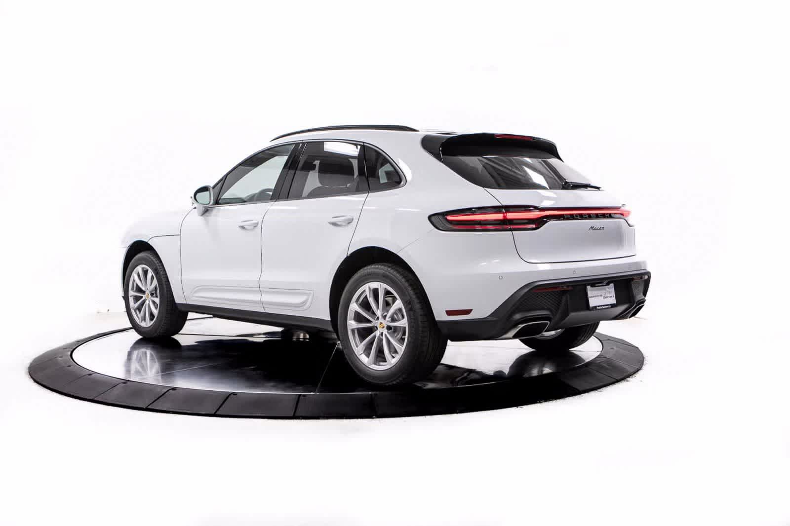 Thumbnail: 2026 Porsche Macan - 3