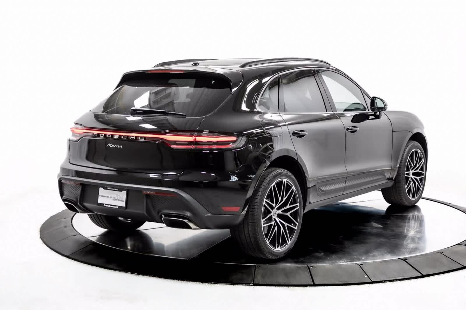 Thumbnail: 2025 Porsche Macan - 7