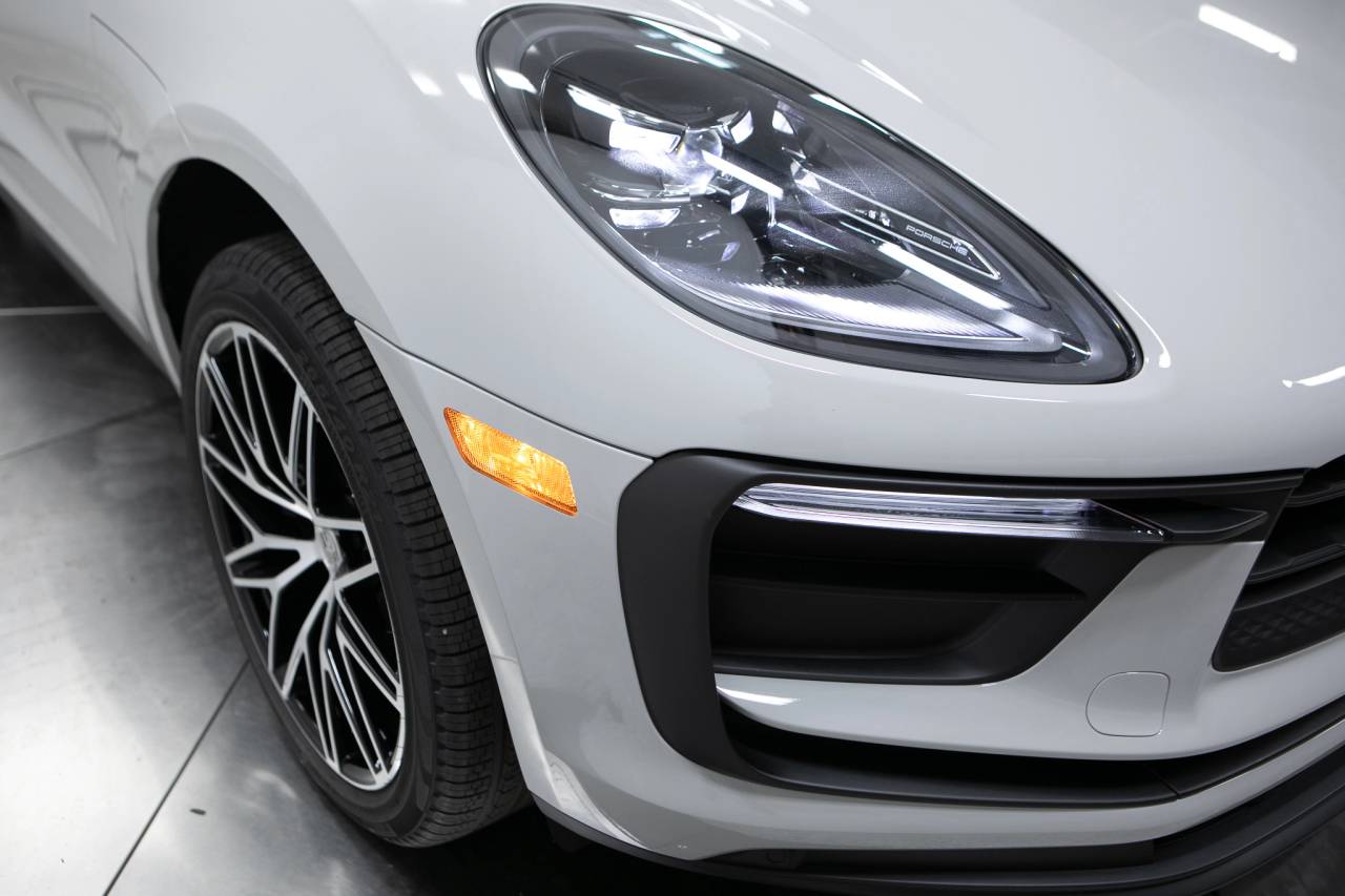 Thumbnail: 2026 Porsche Macan - 12