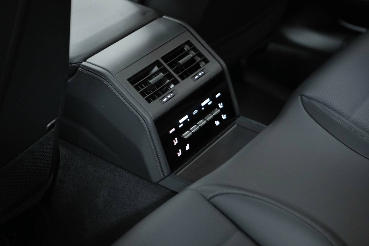 Thumbnail: 2026 Porsche Panamera - 36