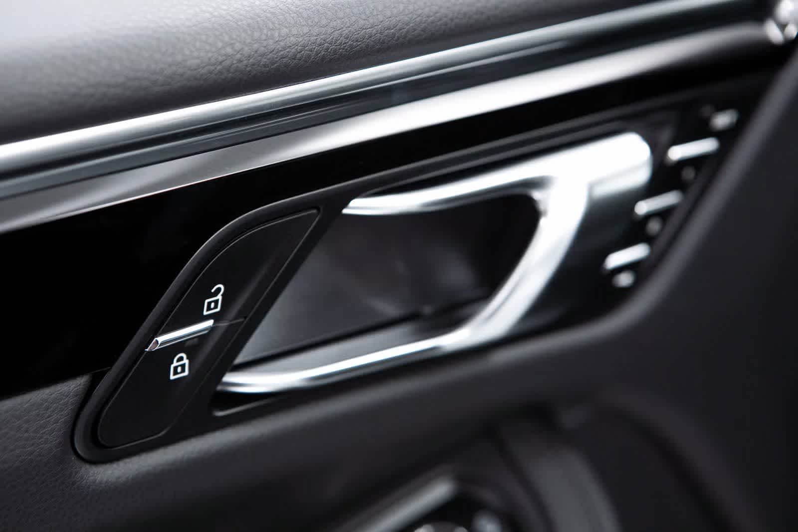 Thumbnail: 2025 Porsche Macan - 20