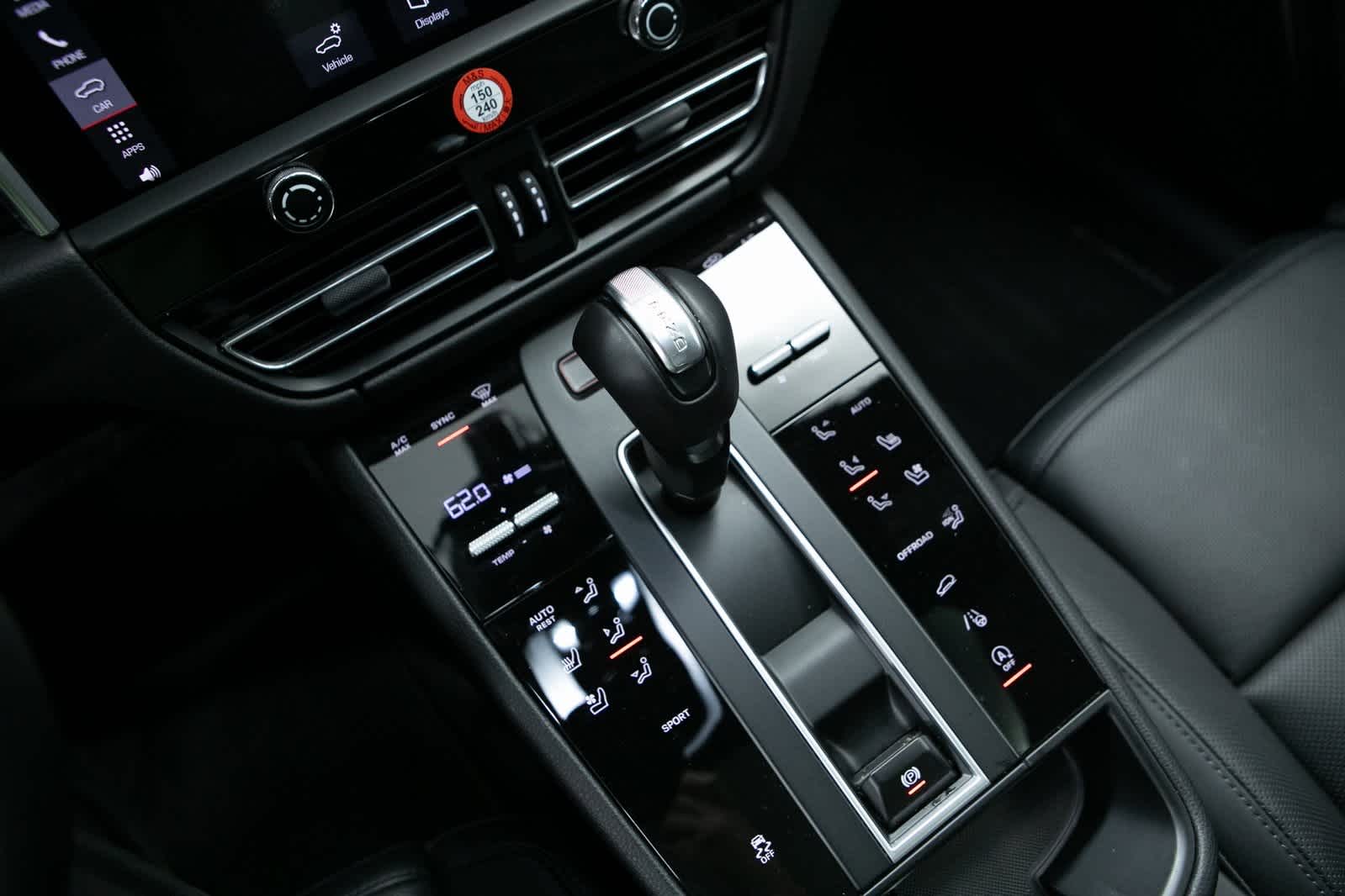 Thumbnail: 2025 Porsche Macan - 21