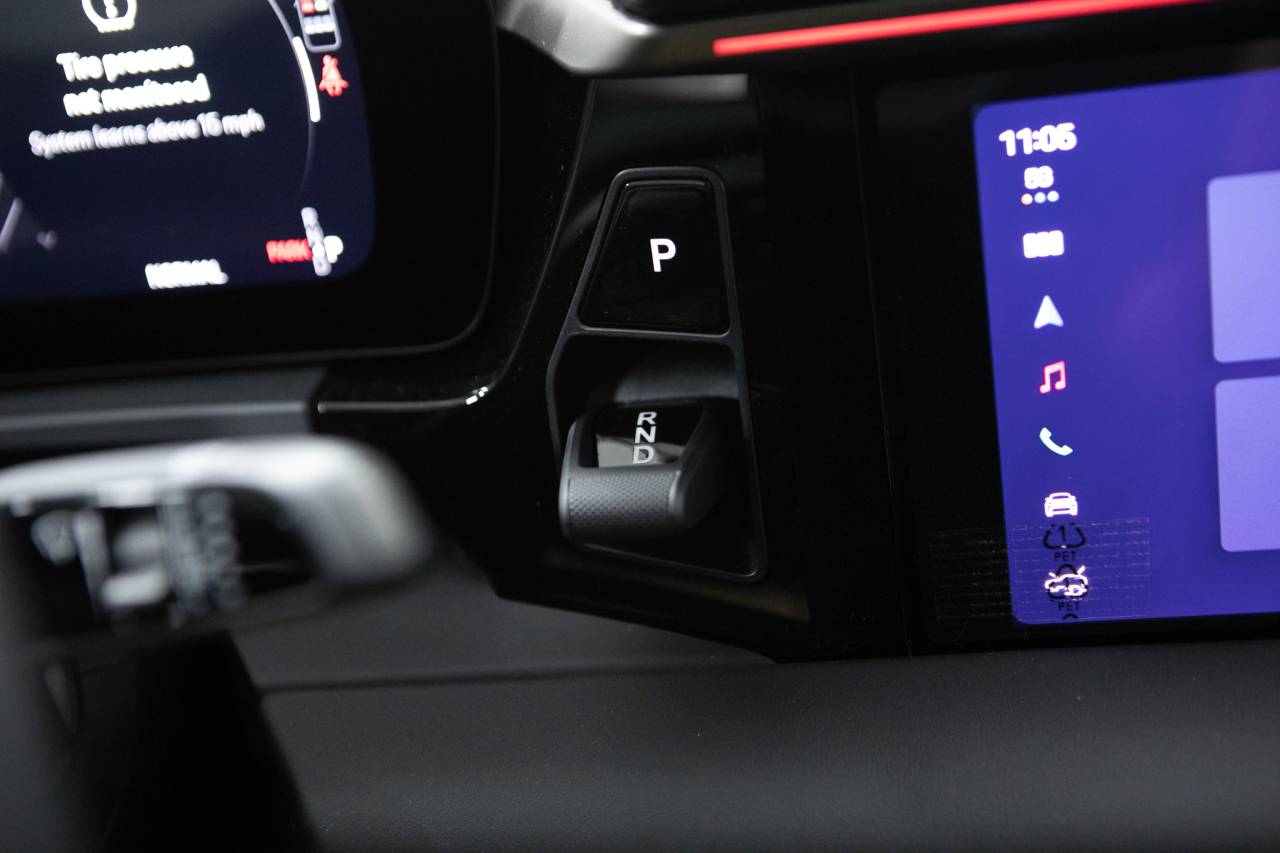 Thumbnail: 2026 Porsche Macan - 33