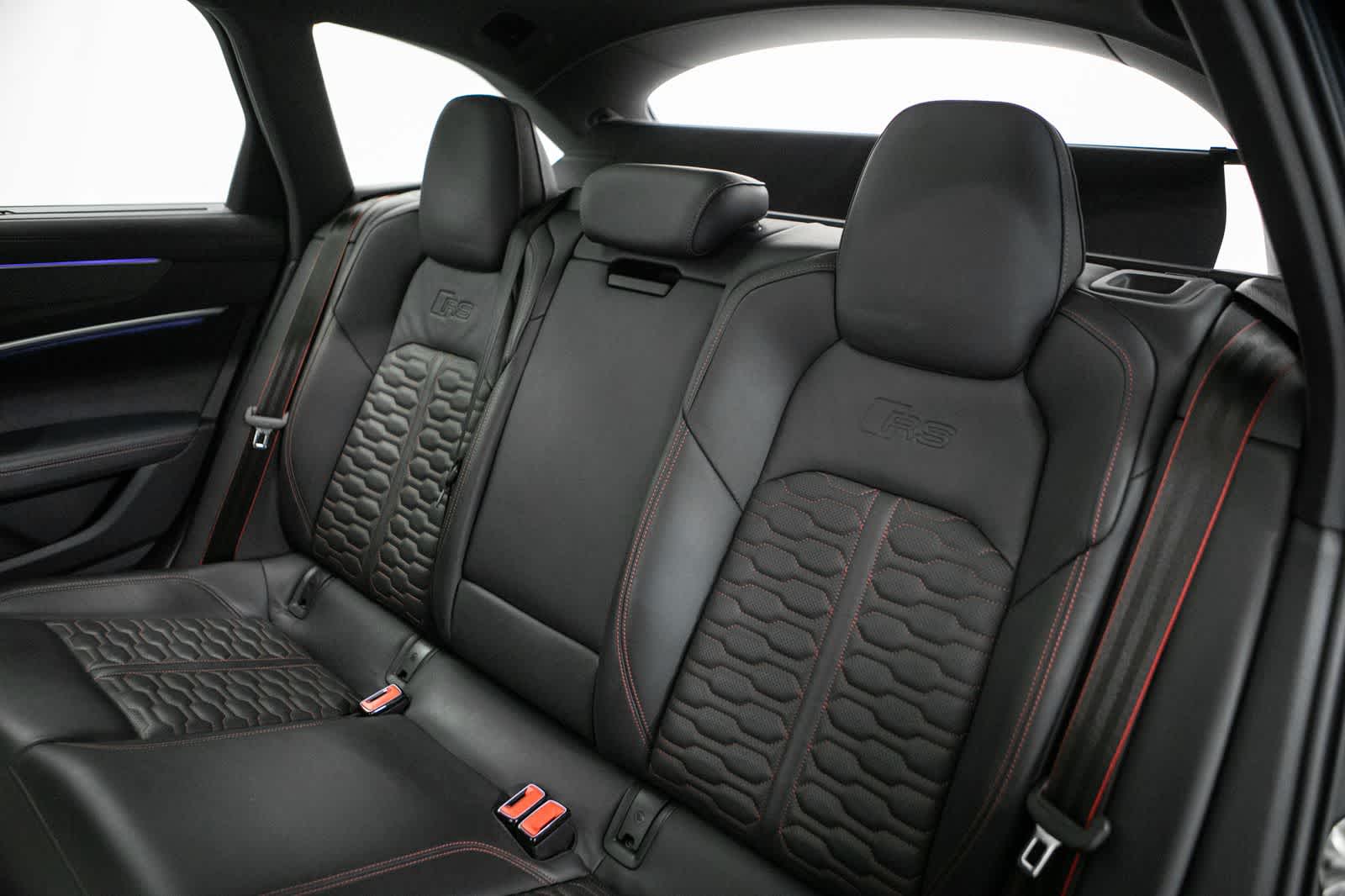 Thumbnail: 2023 Audi RS 6 - 34