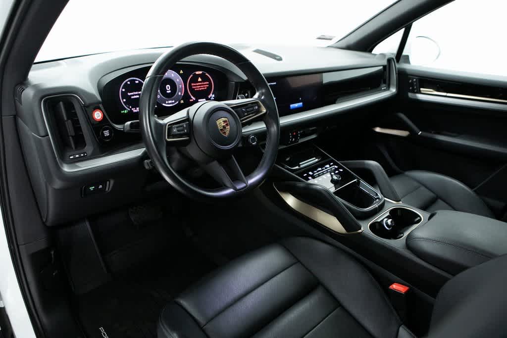 2024 Porsche Cayenne Base photo 4