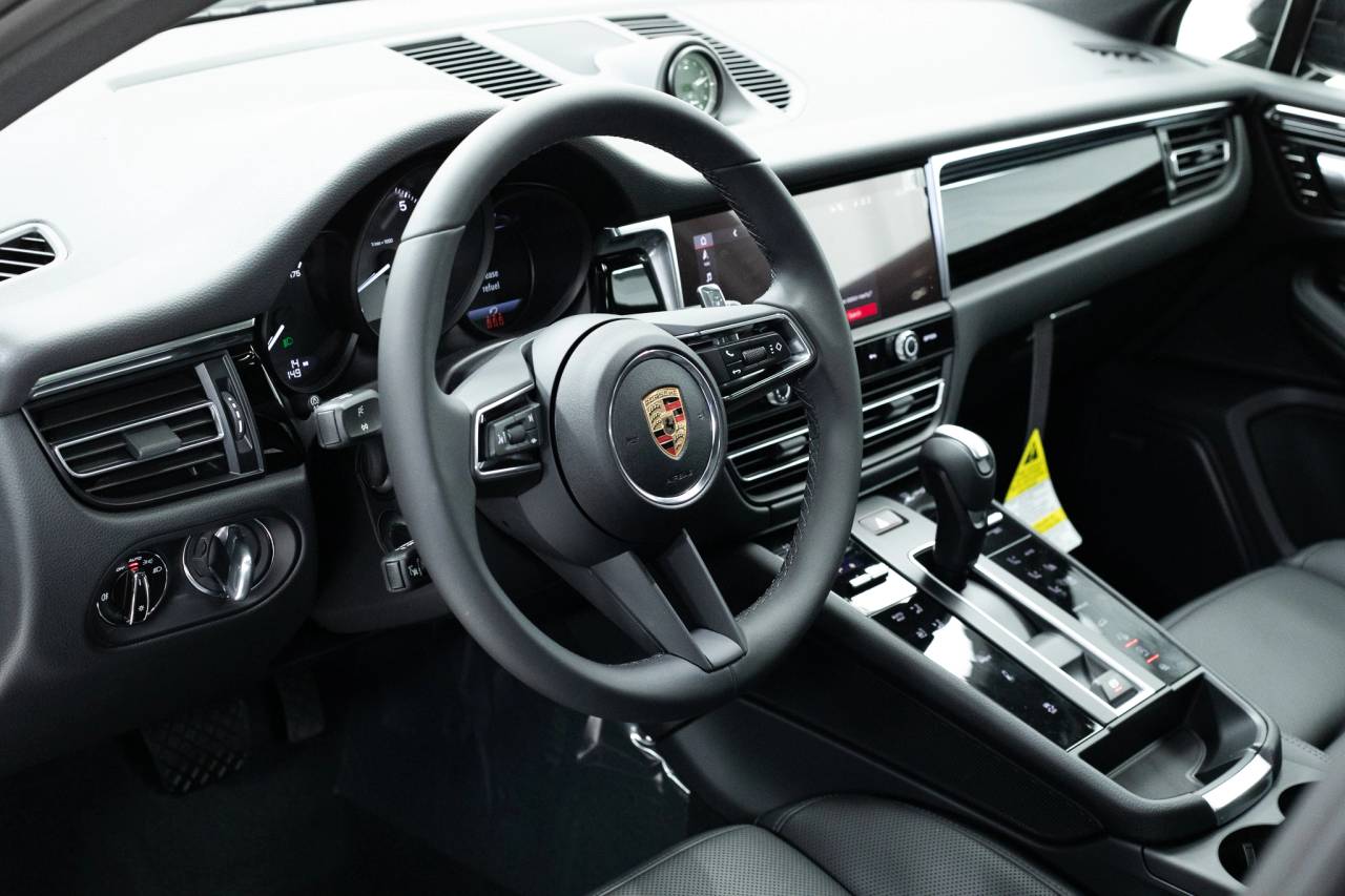 Thumbnail: 2025 Porsche Macan - 7