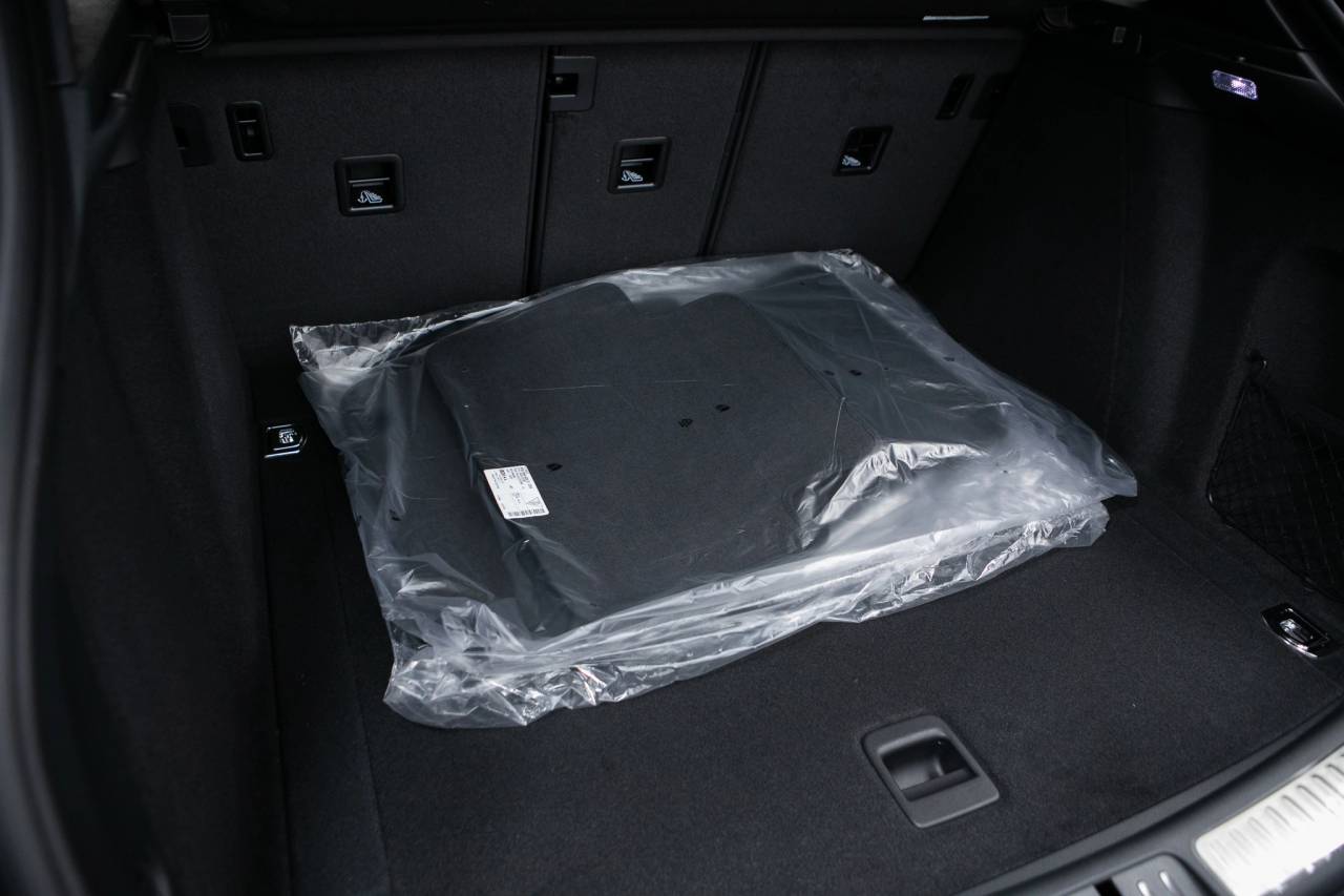 Thumbnail: 2026 Porsche Macan - 36