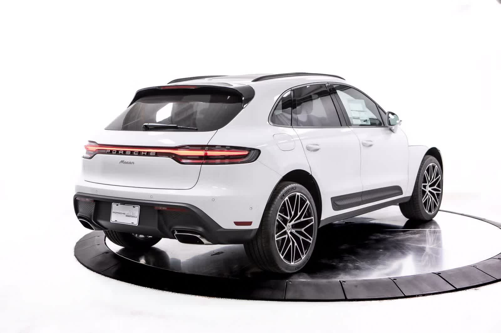 Thumbnail: 2025 Porsche Macan - 7