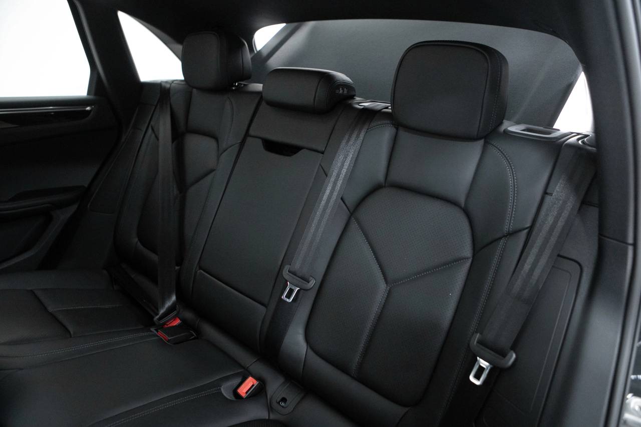 Thumbnail: 2026 Porsche Macan - 37