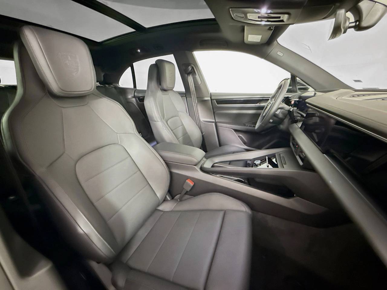Thumbnail: 2025 Porsche Macan - 30