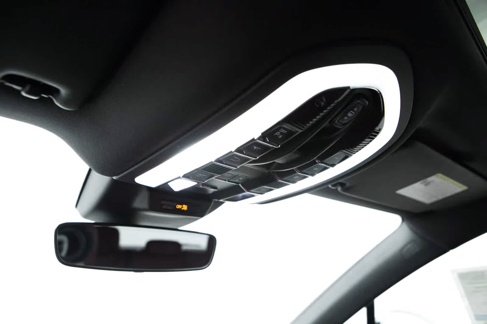 Thumbnail: 2026 Porsche Macan - 31