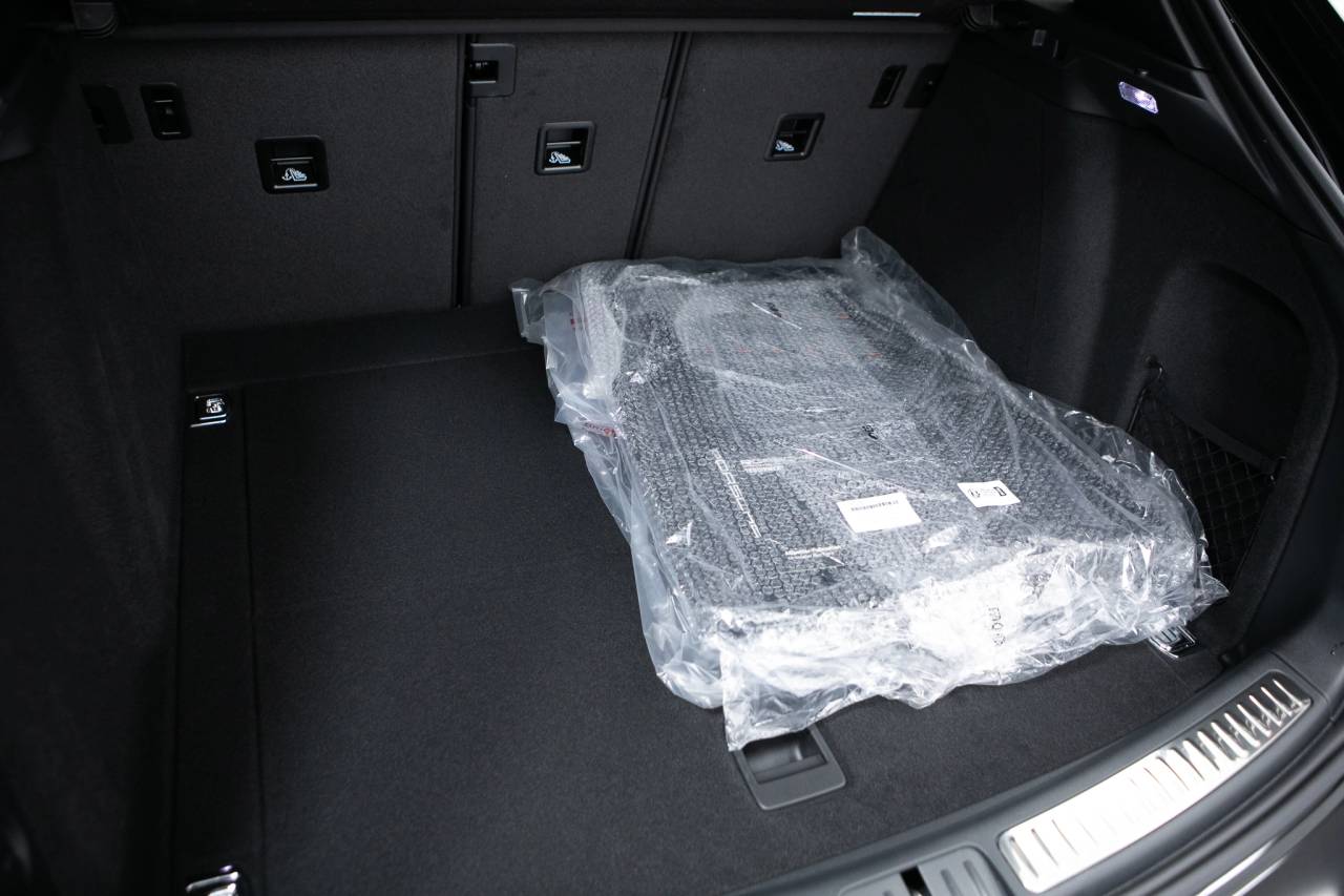 Thumbnail: 2026 Porsche Macan - 37