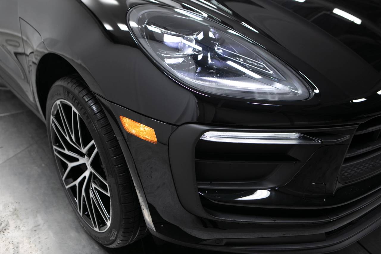 Thumbnail: 2026 Porsche Macan - 12