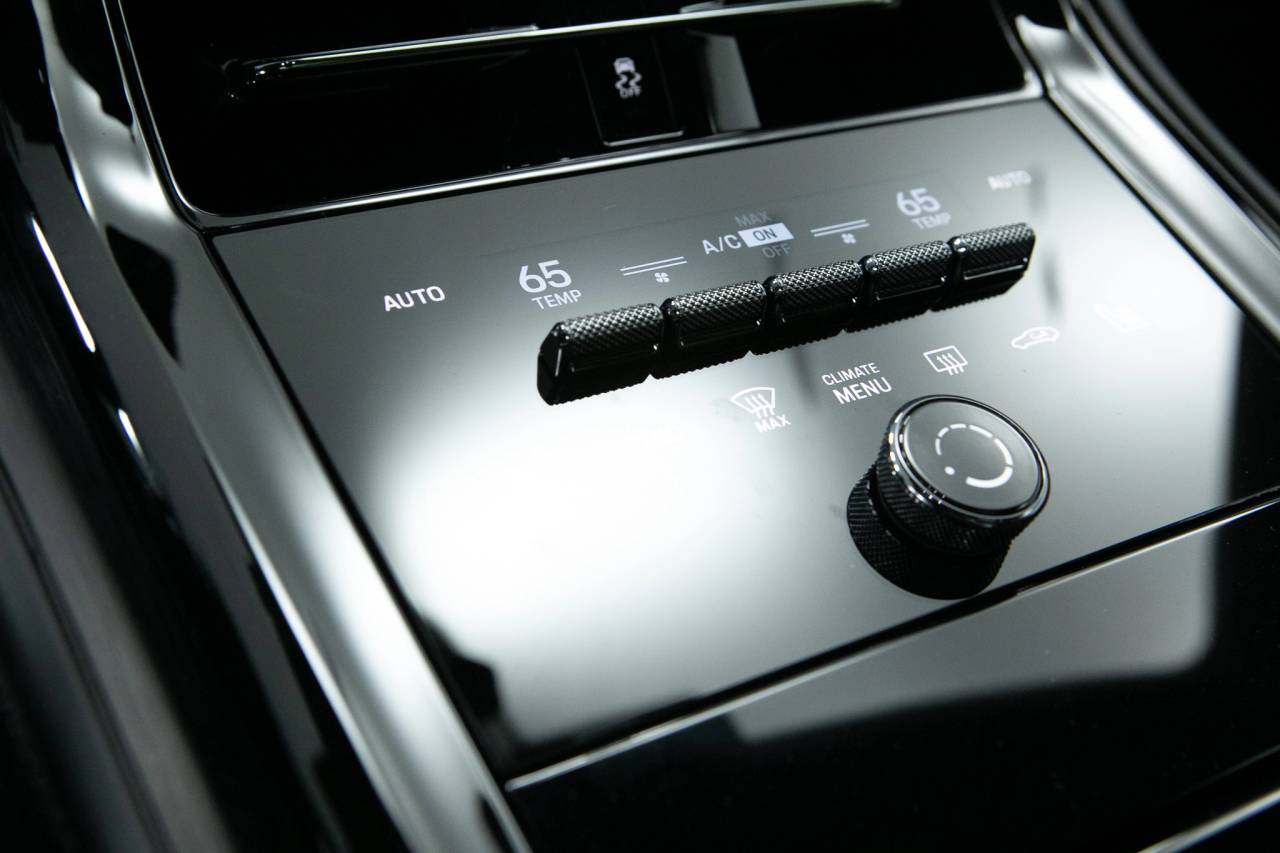 Thumbnail: 2026 Porsche Panamera - 27