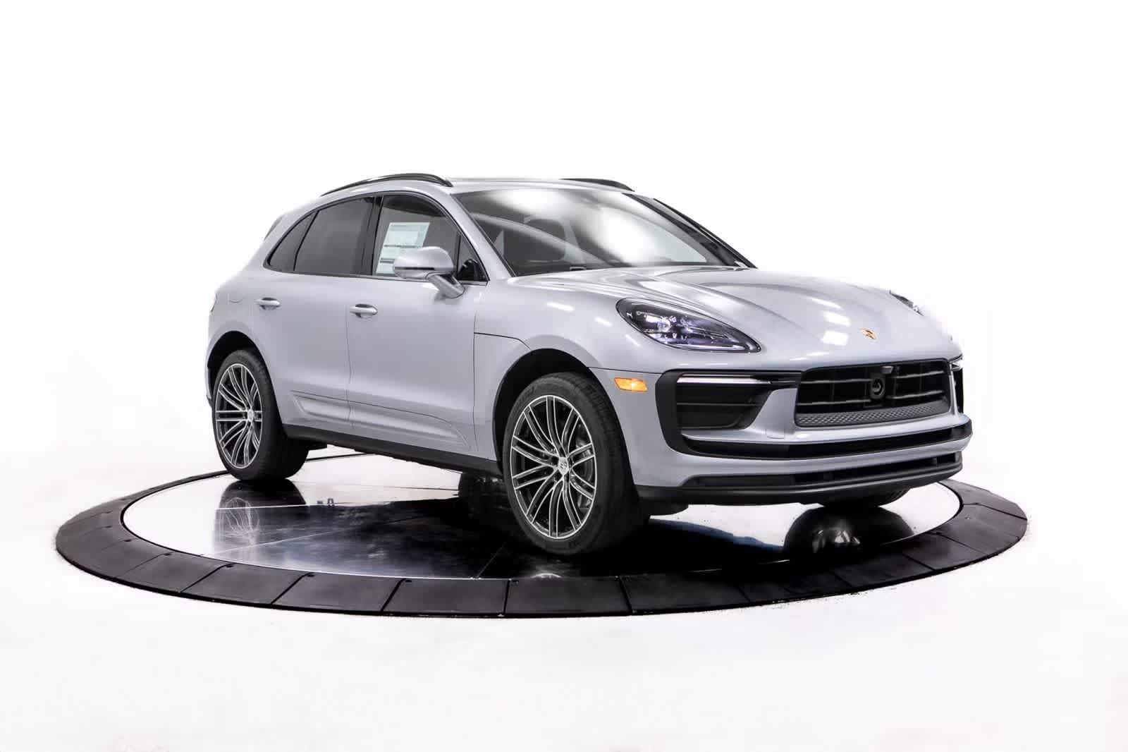 Thumbnail: 2026 Porsche Macan - 8