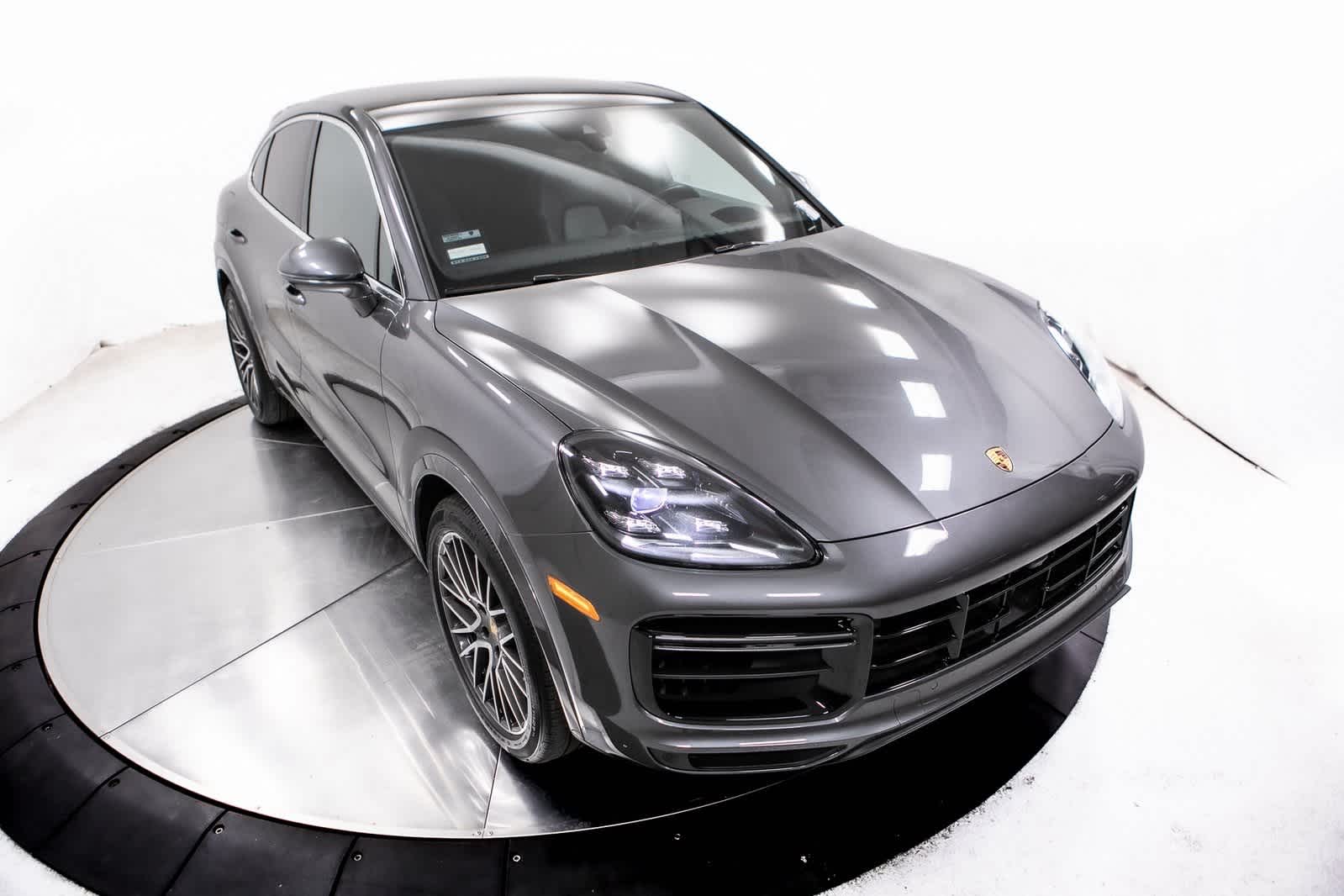 Thumbnail: 2022 Porsche Cayenne - 38